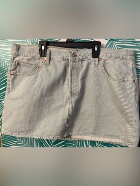 Levi's denim mini skirt in Blue & White pinstripe  sz 34